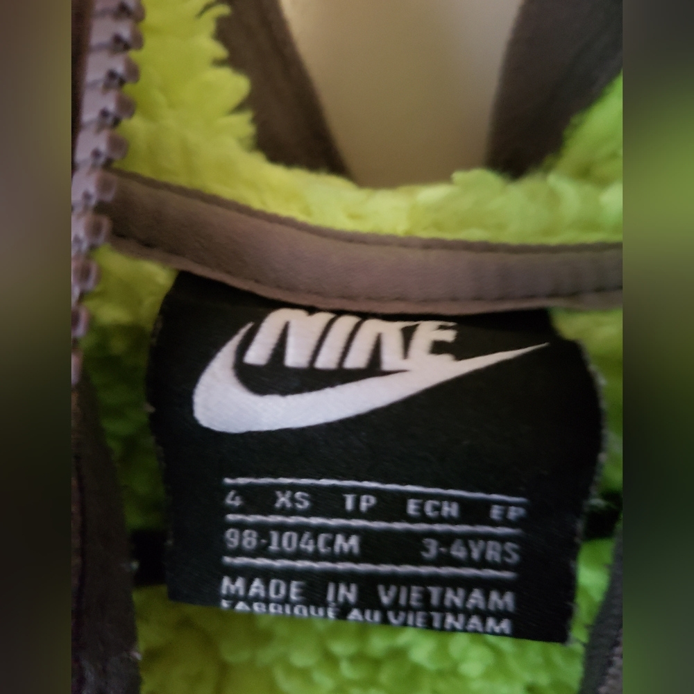 Boys Nike Insulated Hoodie - Picture 4 of 4